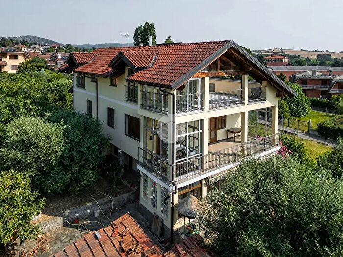 Casa con 6 locali in vendita in Via Benso, Chieri