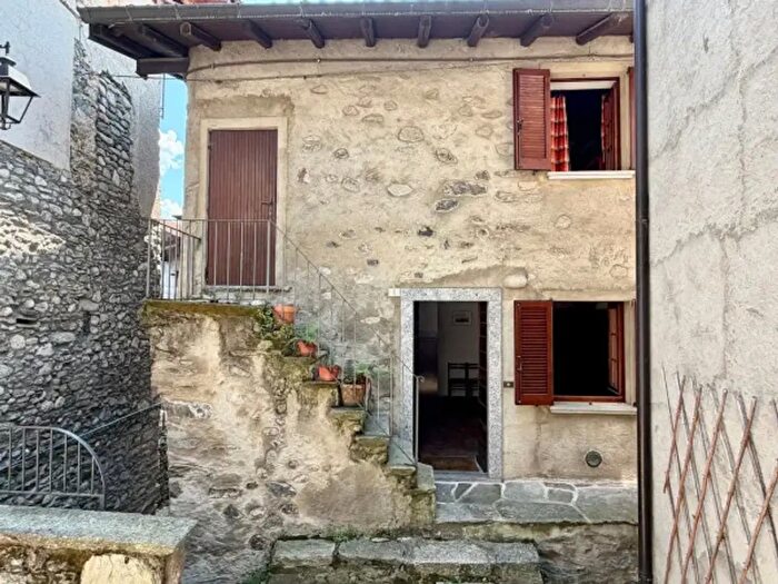 Casa trilocale in vendita in Via Cassera Moretti, Vercana
