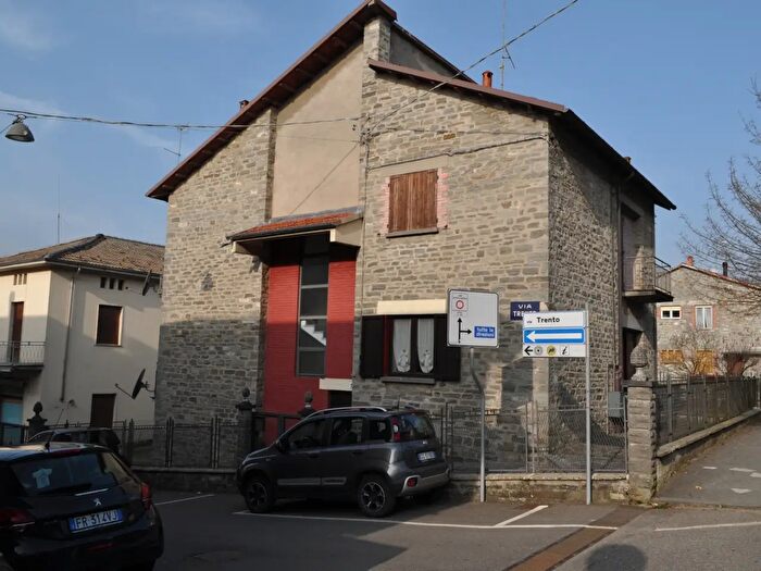 Appartamento trilocale in vendita in Via Trento, Bedonia