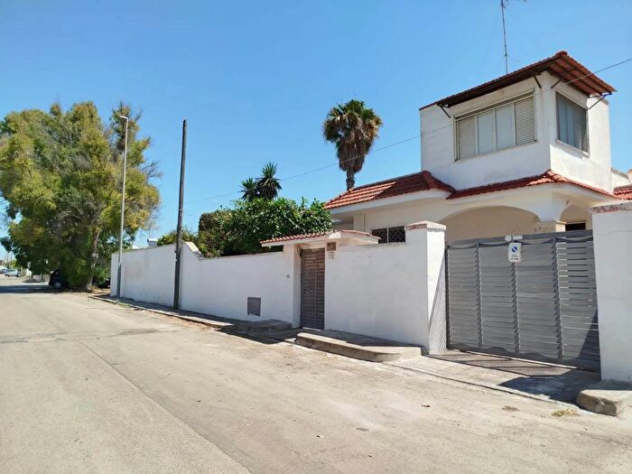 Casa con 7 locali in vendita in Via Foggia Porto Cesareo, Porto Cesareo