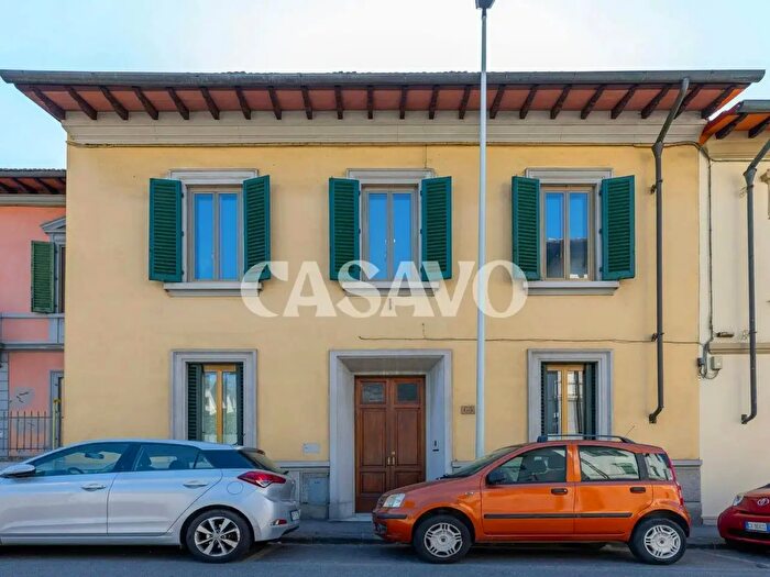 Appartamento con 6 locali in vendita in Via del Gelsomino, Firenze