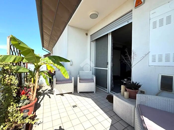 Appartamento trilocale in vendita in Via Emilia, Rimini