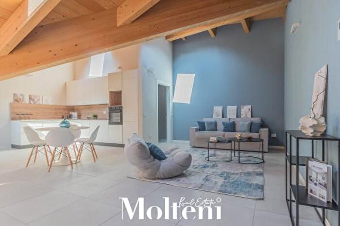 Appartamento trilocale in vendita in Piazza Santa Marta, Bellano