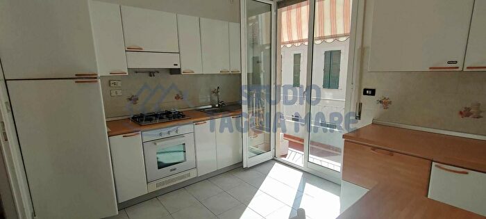 Appartamento trilocale in vendita in Via Lamarmora, Sanremo