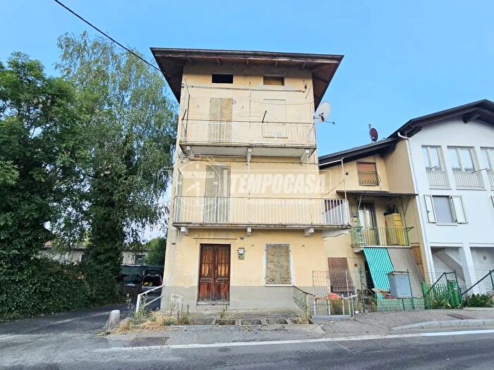 Appartamento con 6 locali in vendita in Via Giuseppe Garibaldi, Vigliano Biellese