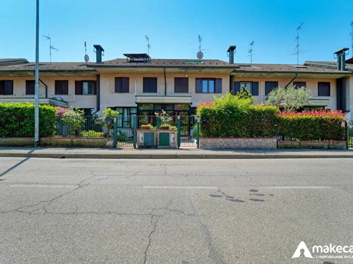 Casa quadrilocale in vendita in Via Garibaldi, San Zenone Al Lambro