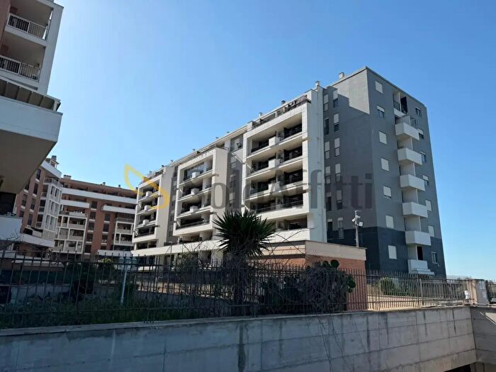 Appartamento trilocale in affitto in Via Giulio Romano, Fiumicino