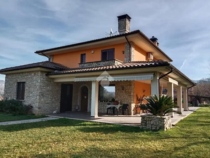 Casa con 5 locali in vendita in Contrada Pettirossi, Atripalda