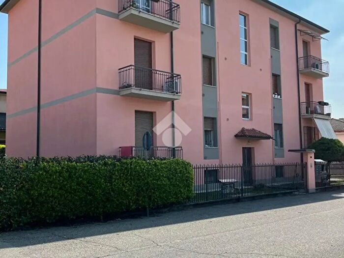 Appartamento trilocale in affitto in Via Dante Alighieri, Macherio