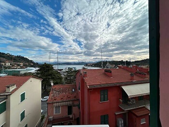 Appartamento quadrilocale in affitto in Via Alessandro Carpena, Centro, Portovenere