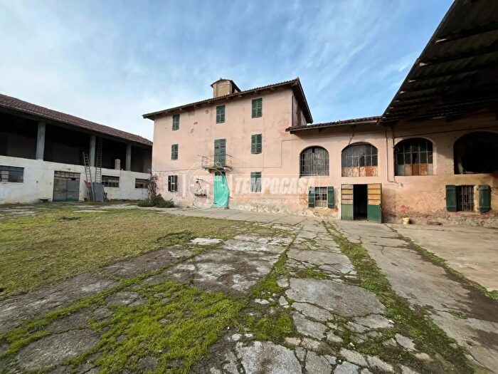 Appartamento con 5 locali in vendita in Via Scanagatti, Valfenera