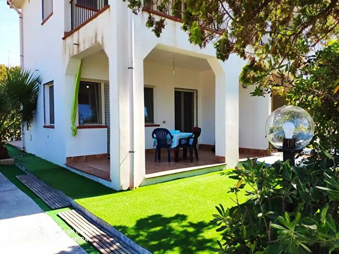 Casa trilocale in vendita in Viale Himera, Campofelice Di Roccella