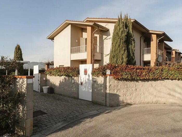 Casa con 6 locali in vendita in Pontedera