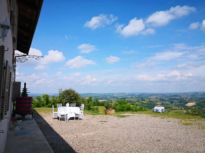 Casa con 9 locali in vendita in Gorzano San Damiano dAsti Asti, Castagnito