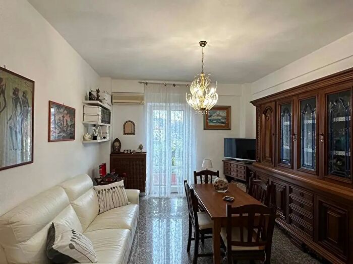 Appartamento con 5 locali in vendita in Piazza Ugo Bassi, Ancona