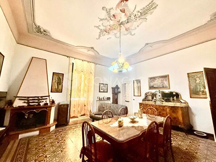 Appartamento con 12 locali in vendita in Via Volturno, Torremaggiore