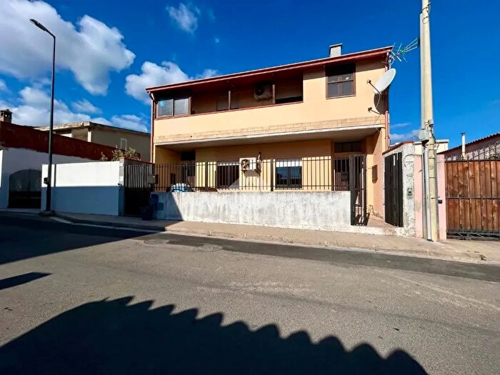 Appartamento trilocale in affitto in Via Caprera, Capoterra