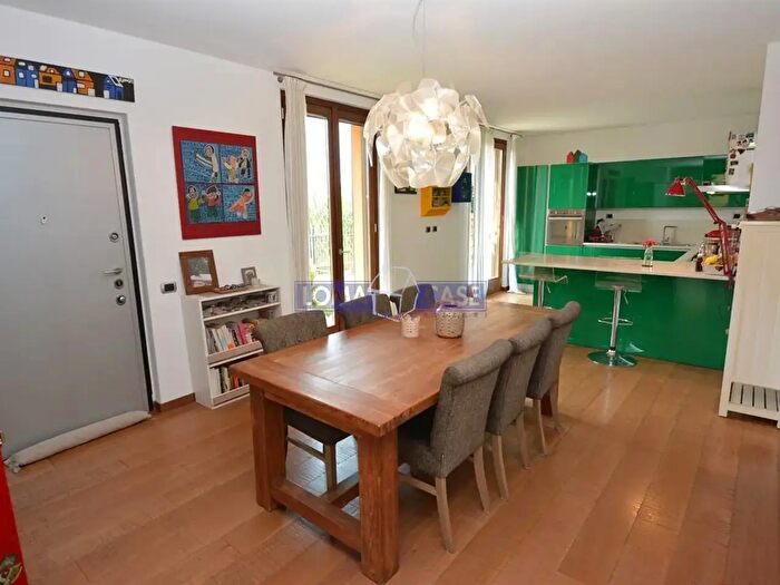 Casa quadrilocale in vendita in Via dei Mughetti, Lomagna