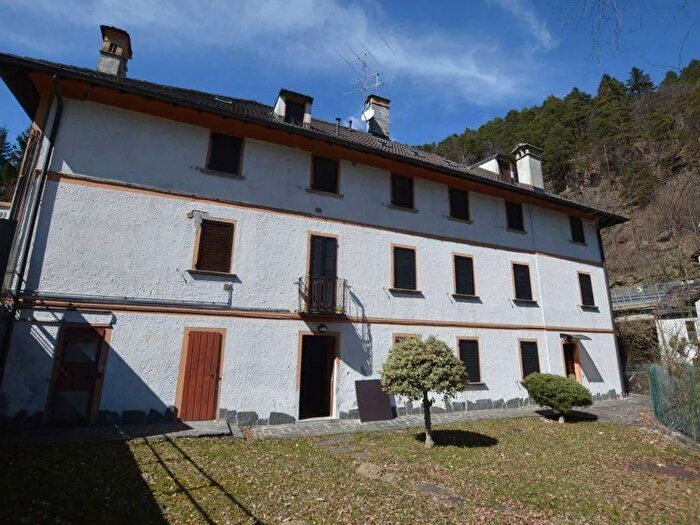 Appartamento quadrilocale in vendita in Piazza Chiesa, Druogno