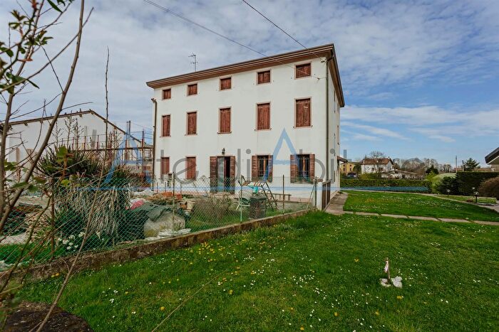 Casa con 11 locali in vendita in Padova, Padova