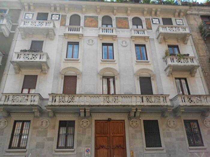Appartamento trilocale in affitto in Via Marcona, Plebisciti Susa, Milano