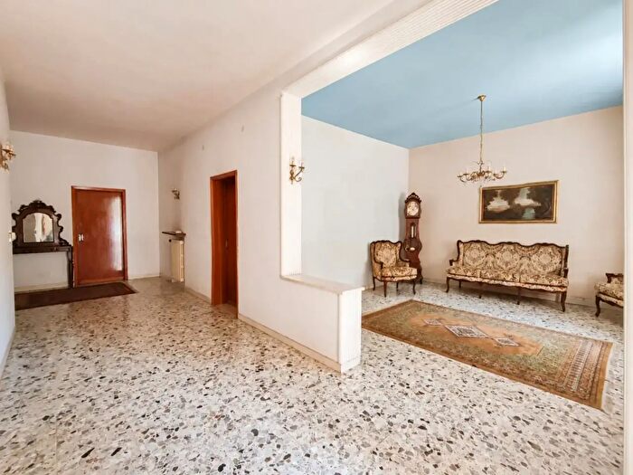 Casa con 12 locali in vendita in Capannoli