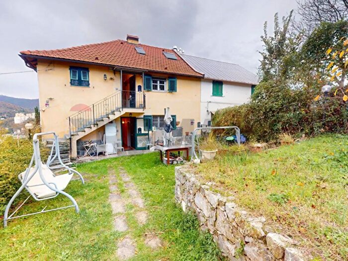 Casa con 10 locali in vendita in Genova