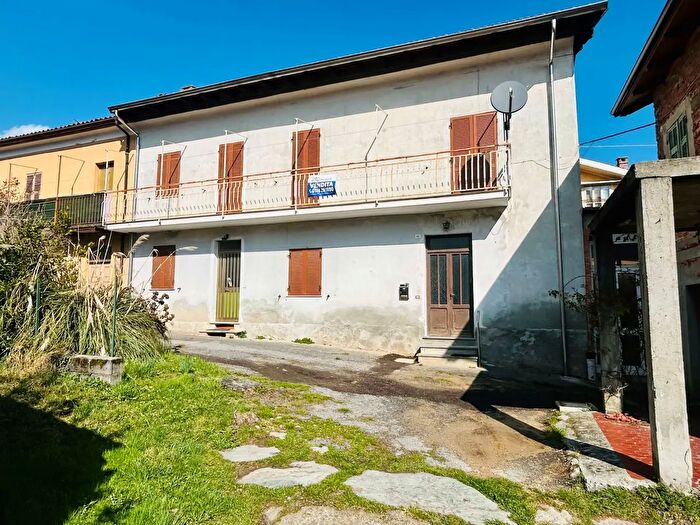 Casa con 5 locali in vendita in Via Monsignor Canova, Garessio