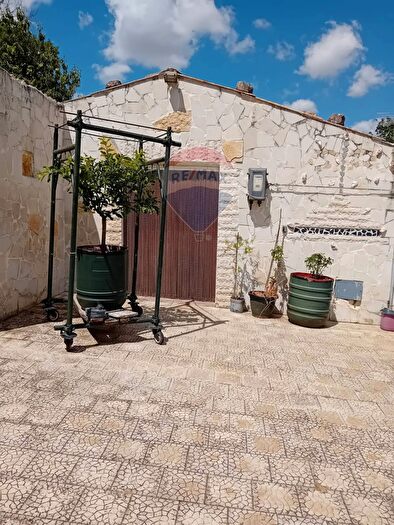 Casa quadrilocale in vendita in Via Ortoprincipe, Canicattini Bagni