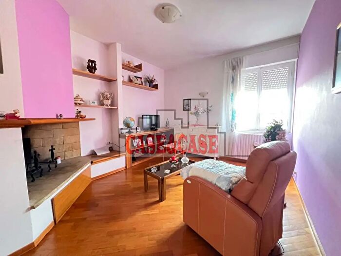 Appartamento trilocale in vendita in Via II Giugno, Spoleto