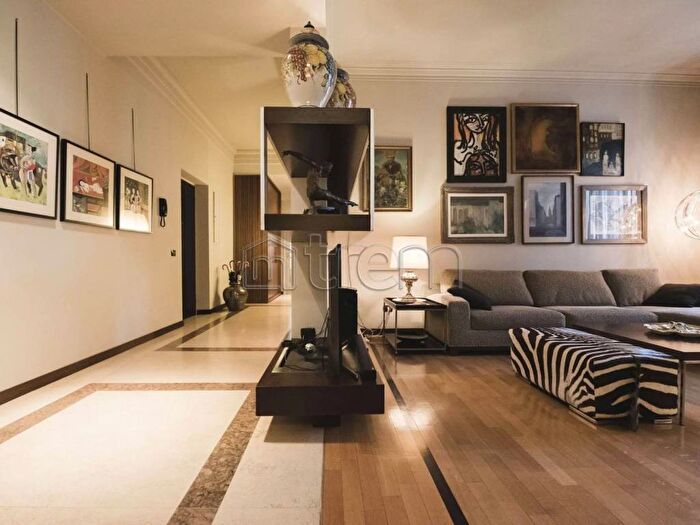 Appartamento con 6 locali in affitto in via Tarra, Centrale, Milano