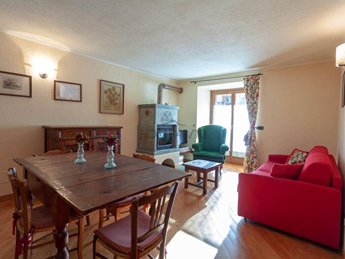 Appartamento trilocale in affitto in Via Roma, Centro, Courmayeur