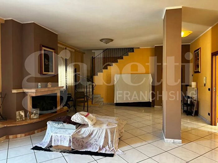 Appartamento con 5 locali in vendita in Via Francesco Tedesco, Avellino
