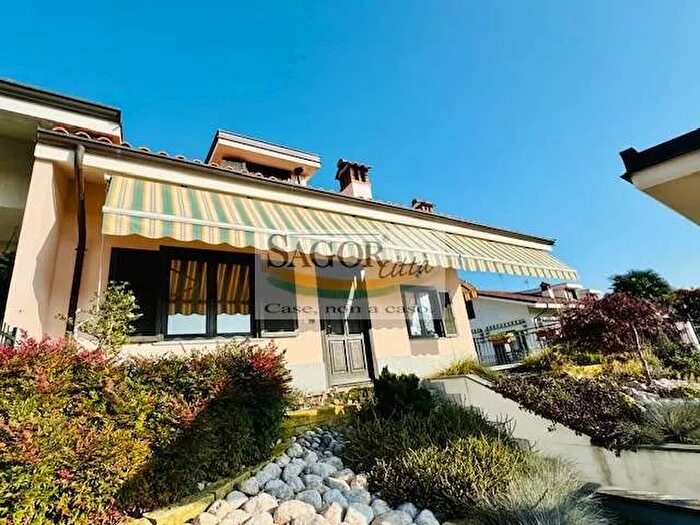 Casa con 6 locali in vendita in Via Gingo, Airasca