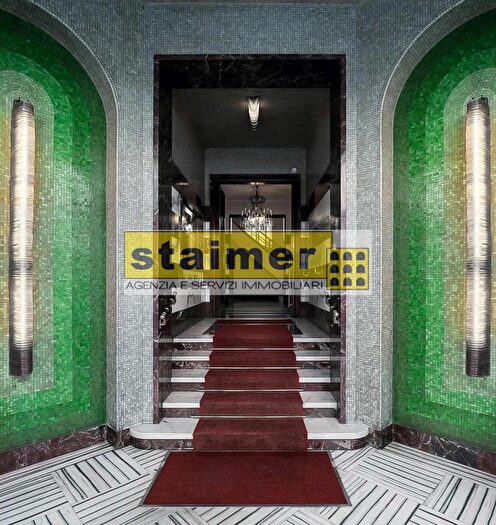 Appartamento con 5 locali in vendita in Viale Tunisia, Milano