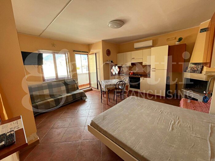 Appartamento bilocale in vendita in Vico Lungomare G Caboto, Gaeta