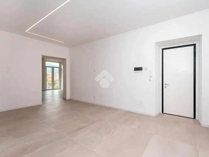 Appartamento con 5 locali in vendita in Piazza San Lorenzo, Giaveno