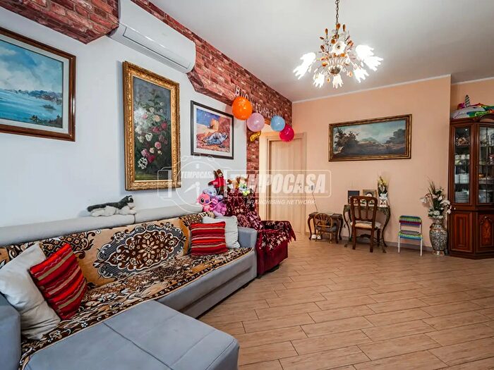 Appartamento trilocale in vendita in Via Gaetano Negri, Trezzano Sul Naviglio