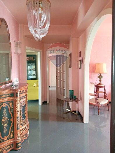 Appartamento con 6 locali in vendita in Via Falcone, Carlentini