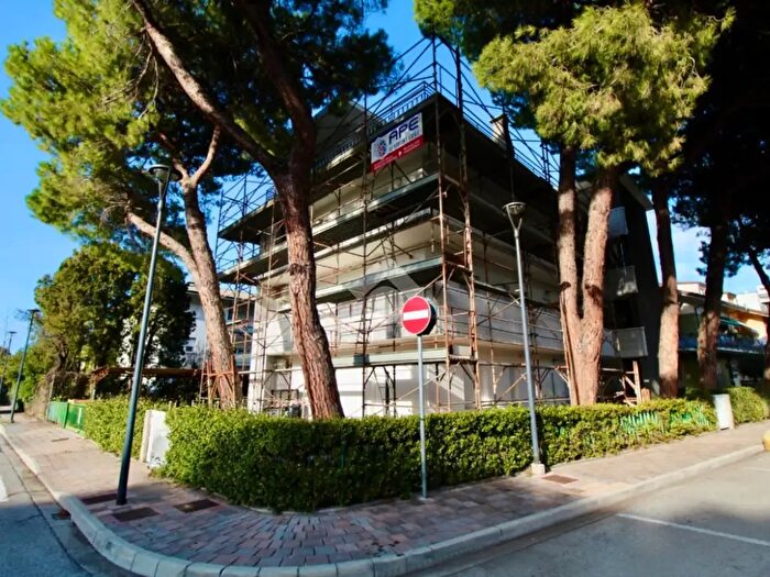 Appartamento trilocale in vendita in Via Rossini, Lignano Sabbiadoro