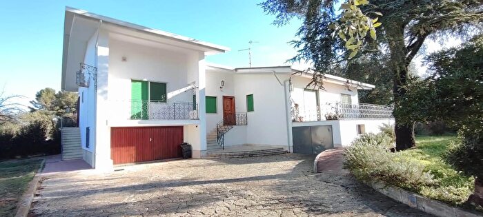 Casa con 6 locali in vendita in Via Taranto, Martina Franca