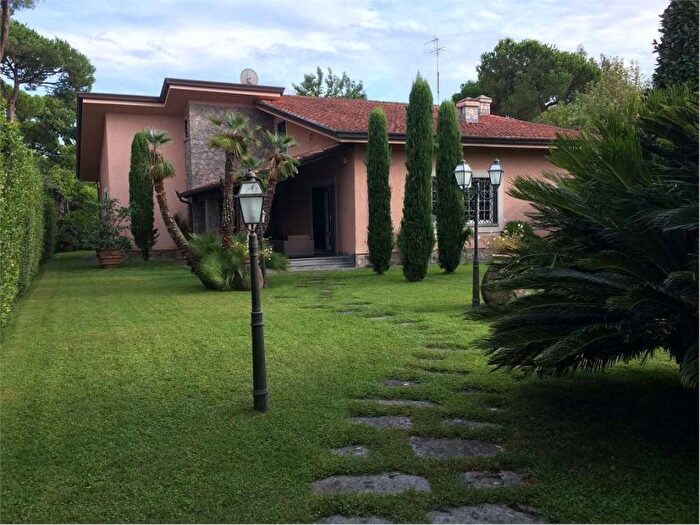 Casa con 6 locali in affitto in Centro, Forte dei Marmi