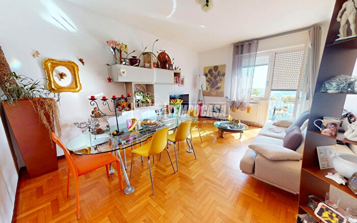 Appartamento bilocale in vendita in Via per Brunate B, Como