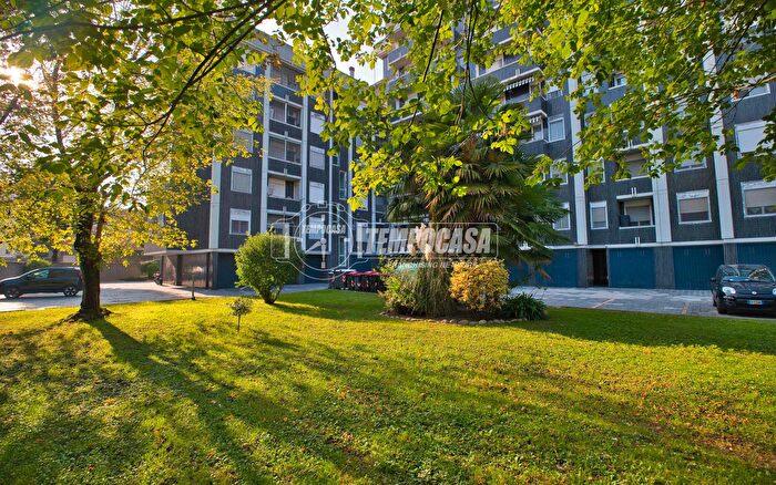 Appartamento quadrilocale in vendita in Via Aosta, Novara