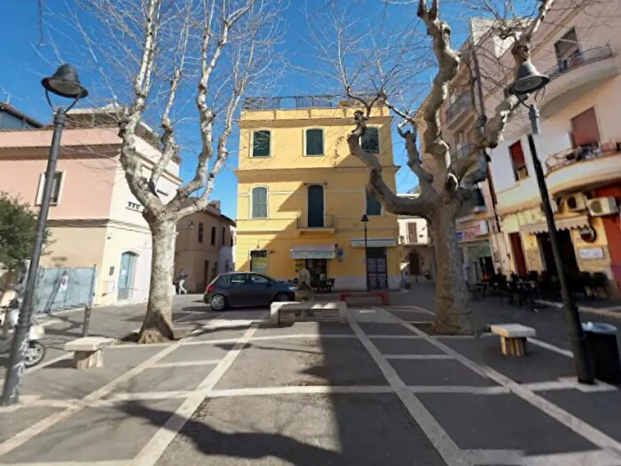 Appartamento trilocale in vendita in Piazza del Mercato, Nettuno