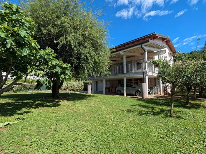 Casa con 10 locali in vendita in Via Rovigo, Torrebelvicino