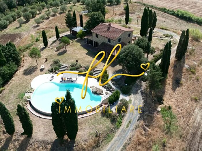 Casa con 10 locali in vendita in Guardistallo
