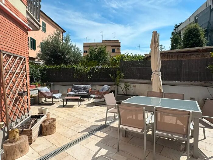 Appartamento bilocale in vendita in Via Menofilo, Roma
