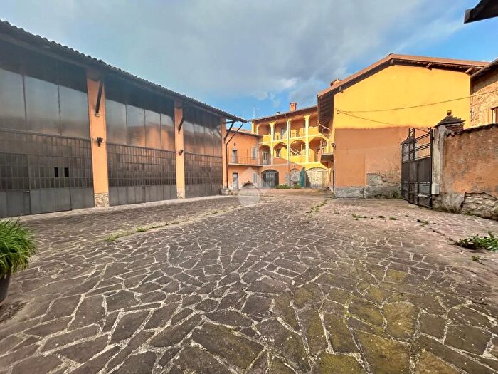 Case in Vendita e in Affitto - 2