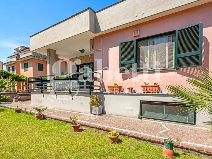 Casa con 5 locali in vendita in Via Rolando Rossetti, Mugnano Di Napoli
